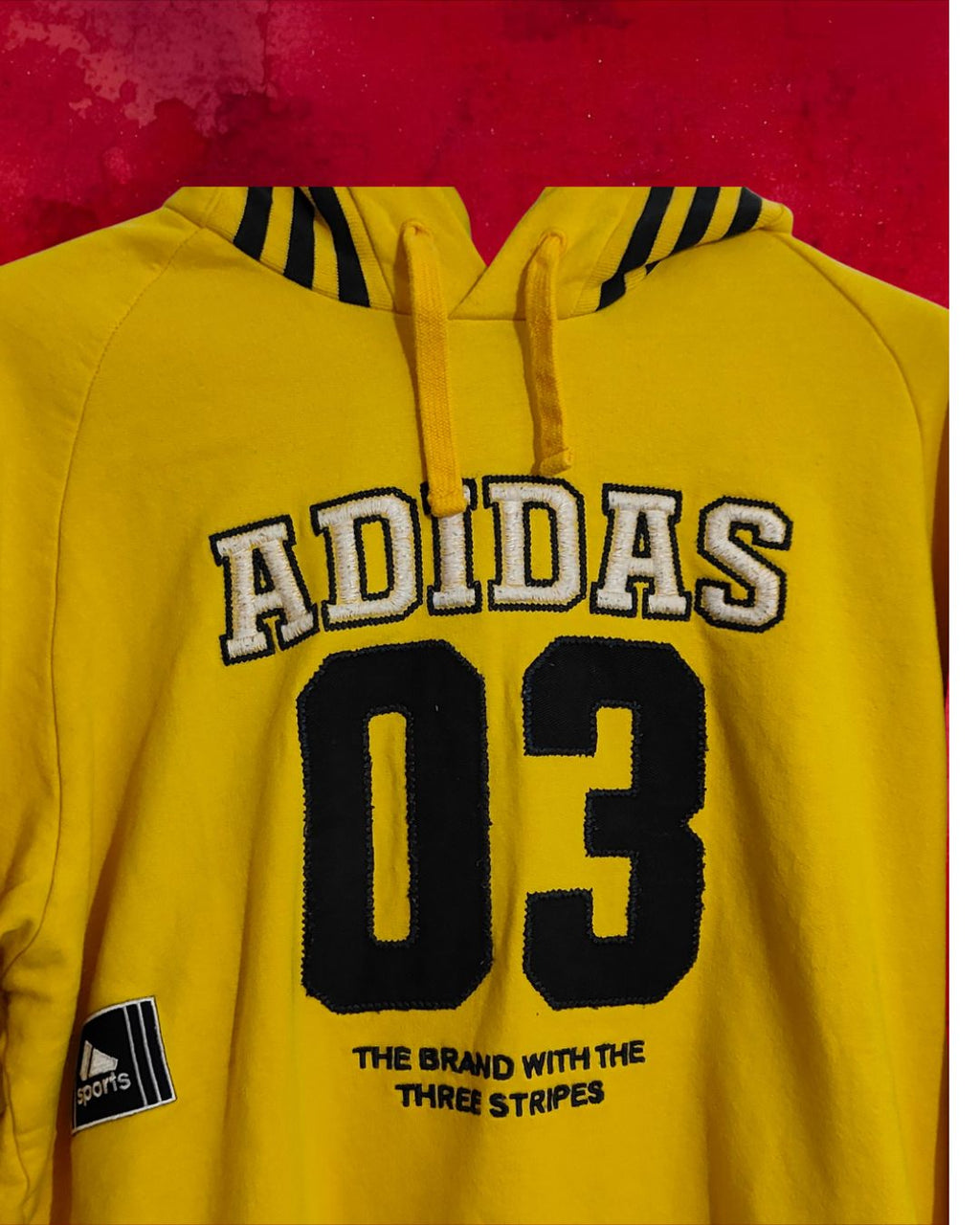 Felpa Adidas gialla con cappuccio e stampa frontale – Taglia XL   20 EURO