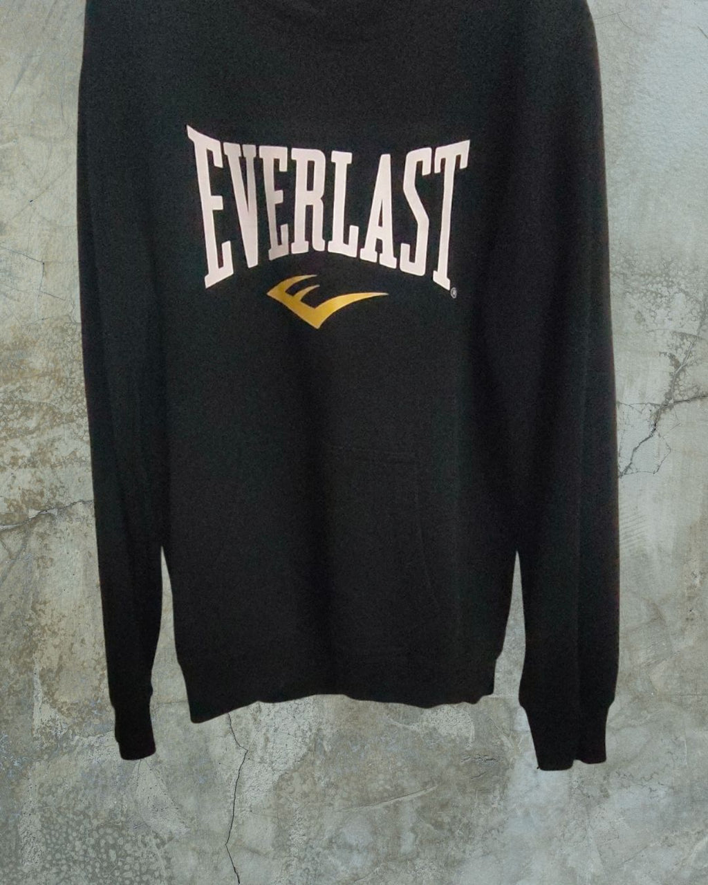 Felpa Everlast Nera con Cappuccio – Stile Sportivo e Comfort EURO 15,00