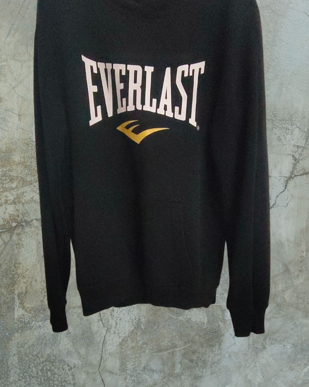 Felpa Everlast Nera con Cappuccio – Stile Sportivo e Comfort EURO 15,00
