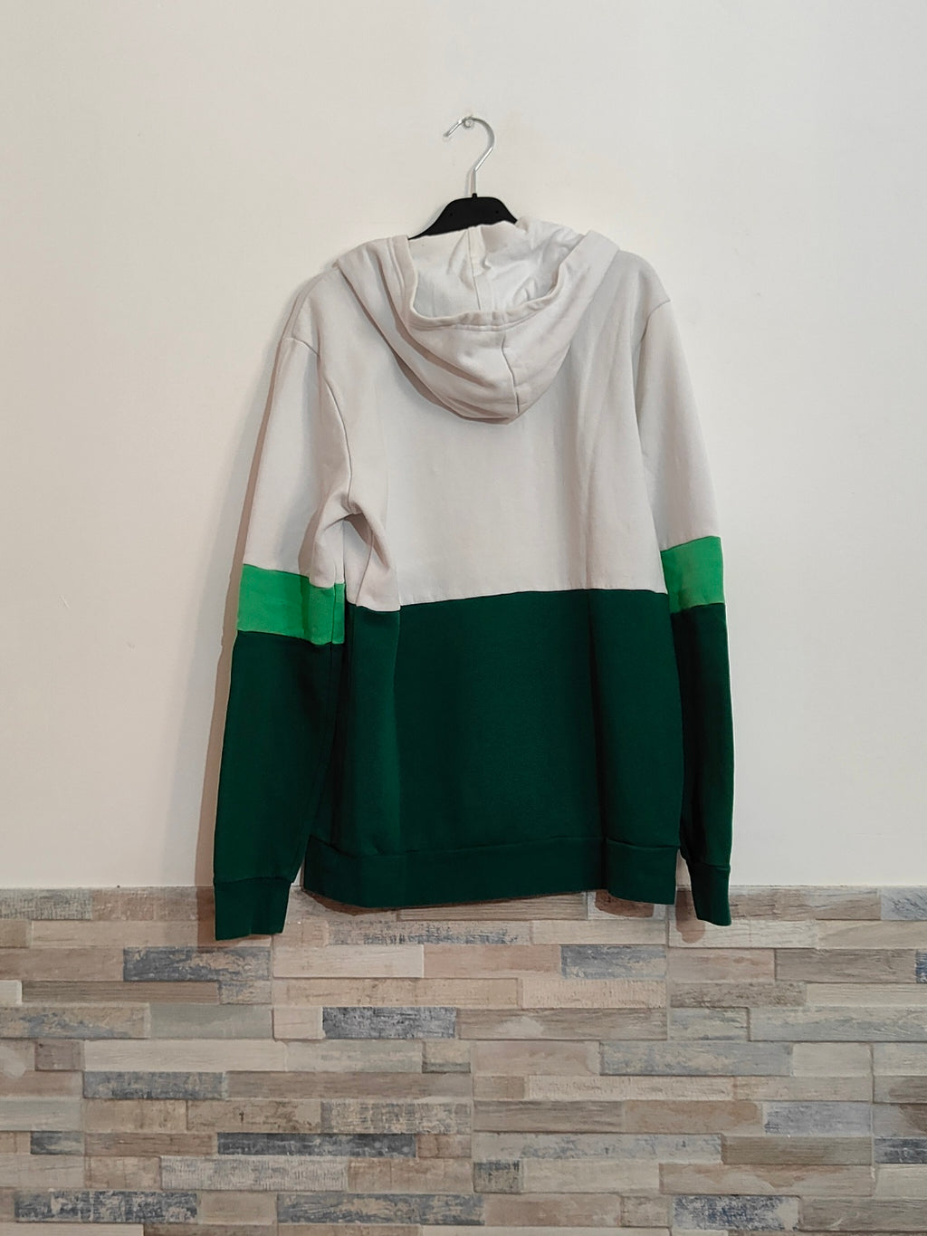 Felpa Adidas con cappuccio bianco e verde – Taglia XL EURO 20,00