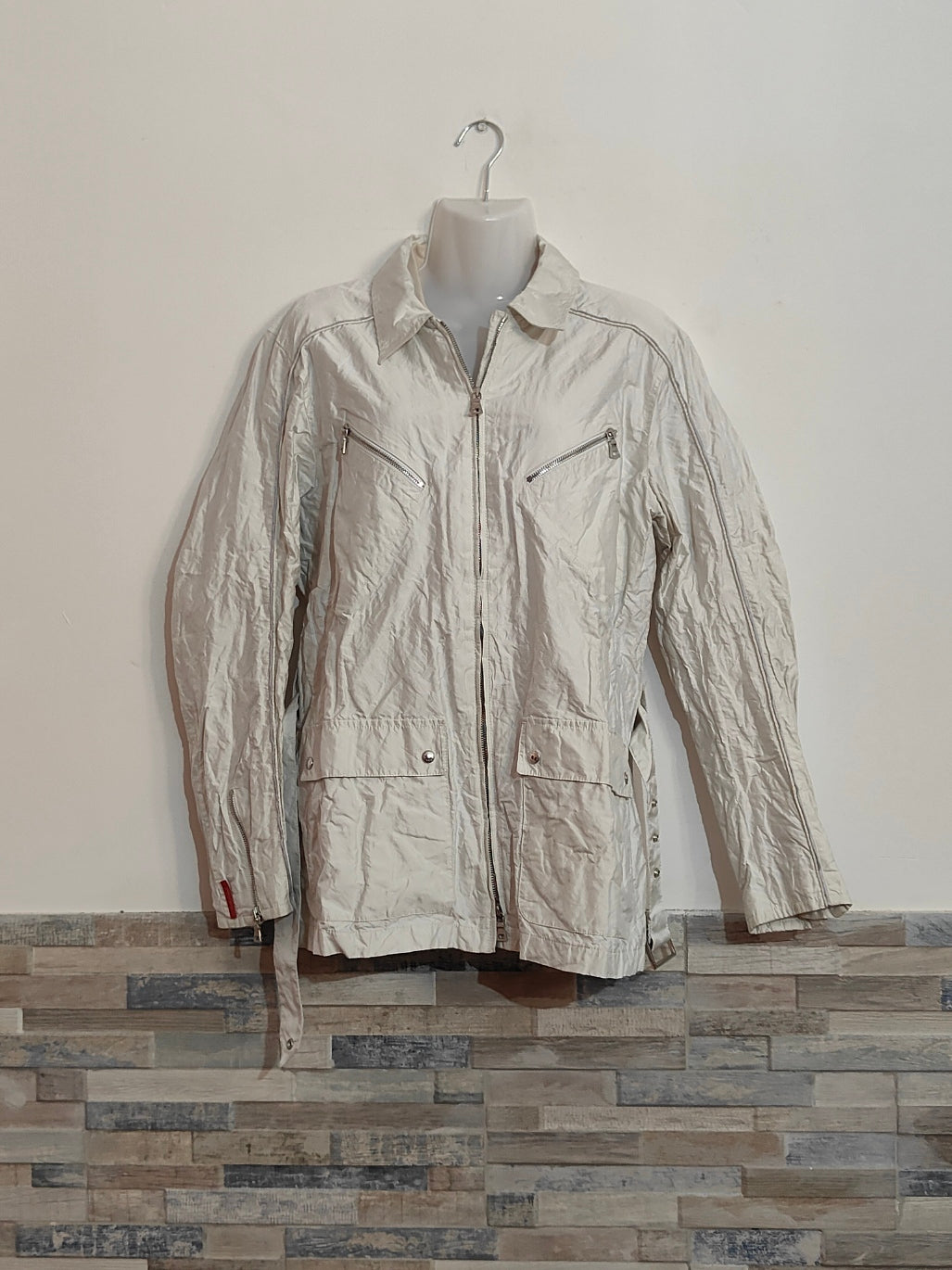 Giacca Prada bianca la Vento  in tessuto tecnico con zip – Taglia 48  EURO 25,00