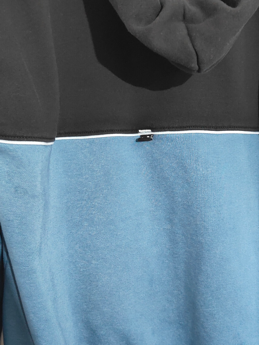 Felpa Puma con Cappuccio – Nero e Blu, XL  Stile Sportivo EURO 20,00