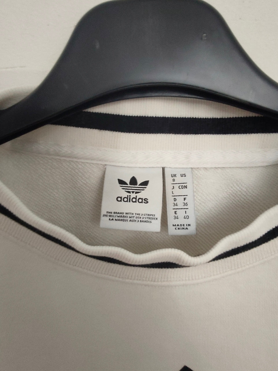 Felpa Adidas bianca cropped con logo Trefoil – Taglia 36 (S)  EURO 15,00