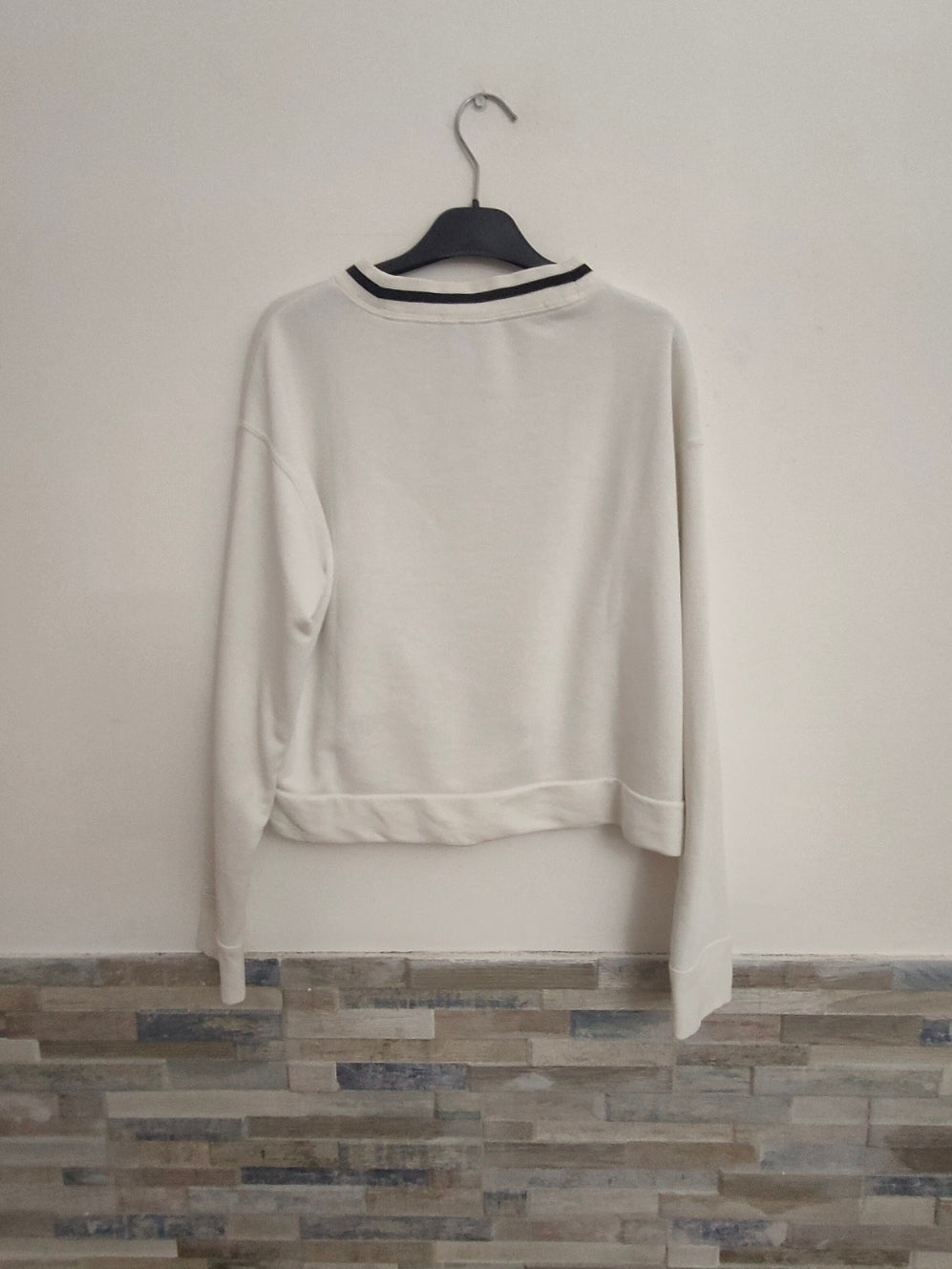 Felpa Adidas bianca cropped con logo Trefoil – Taglia 36 (S)  EURO 15,00